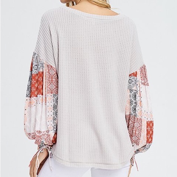 In Loom Gray Waffle Knit Contrast Sleeve Madison Top Women Size M - Picture 4 of 7